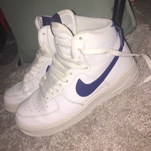 UNISEX NIKE AIRFORCE 1 HIGH ‘07 ROYAL BLUE ACCENTS 7Y